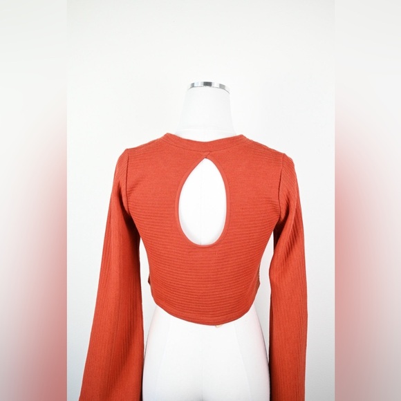 Band Of The Free Alize Bell Sleeve Crop Sweater - Picture 9 of 9